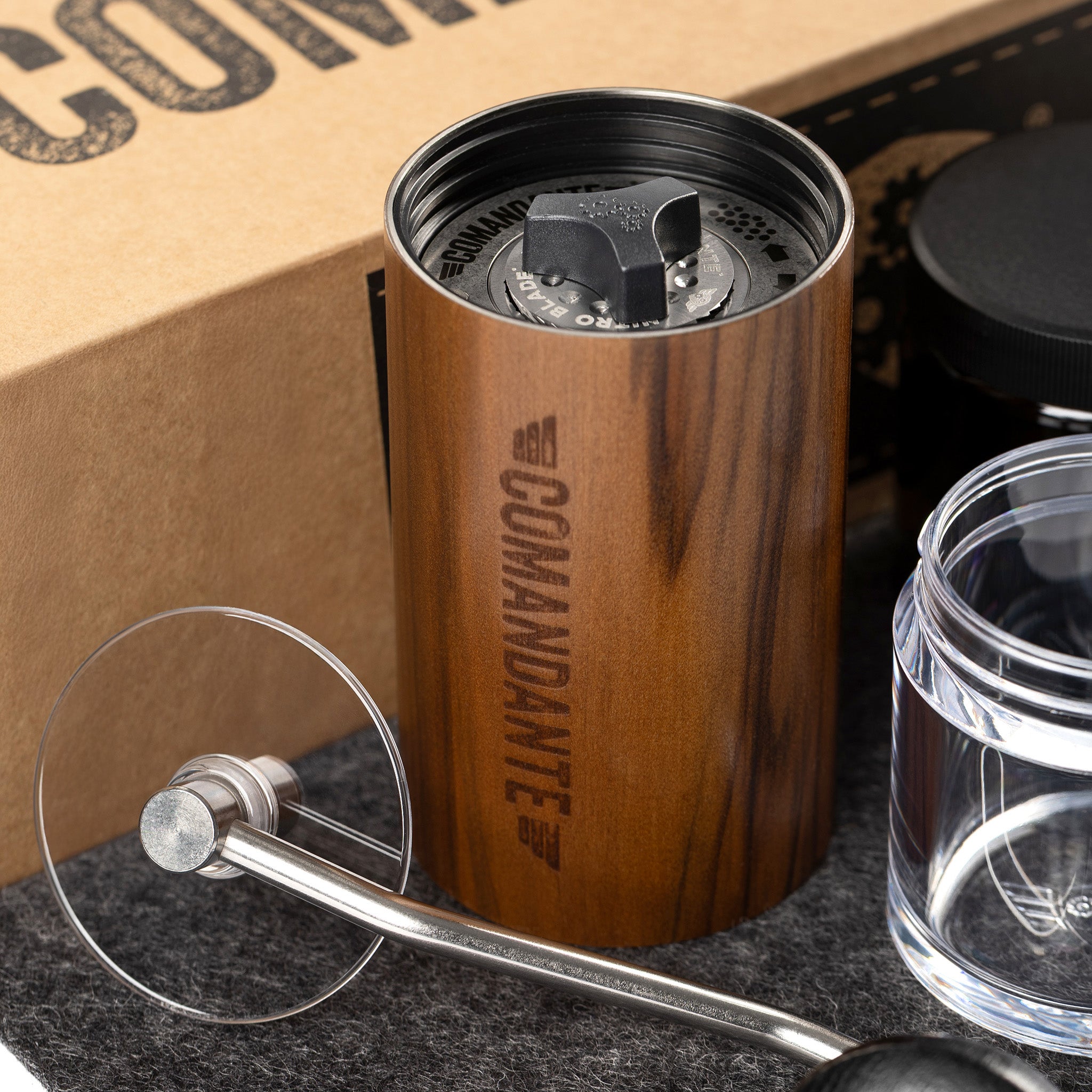 HANDMÜHLE | LIQUID AMBER | COMANDANTE