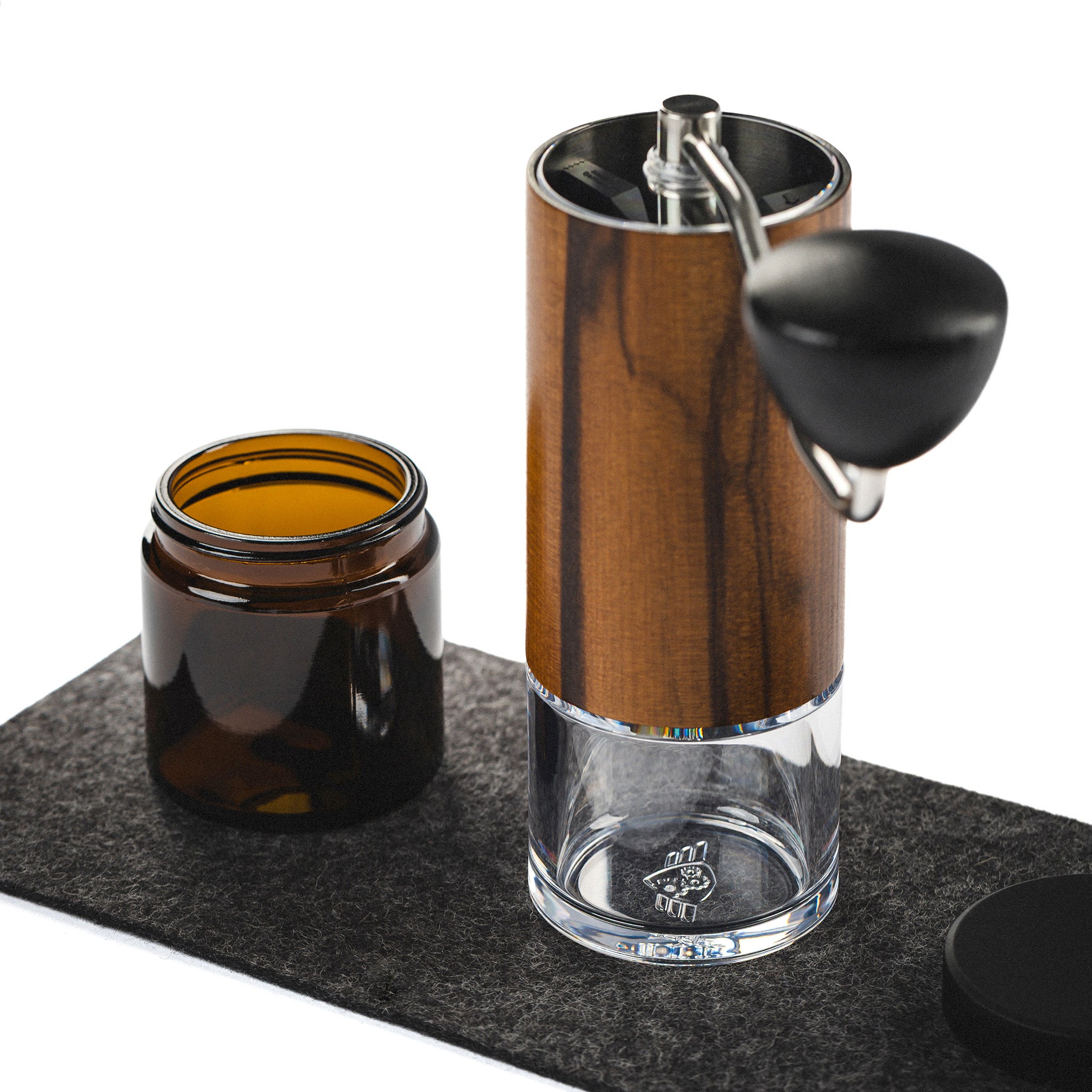 HANDMÜHLE | LIQUID AMBER | COMANDANTE